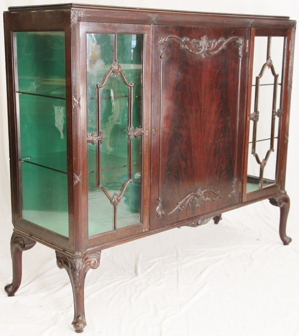 Mahogany 3 door China Cabinet