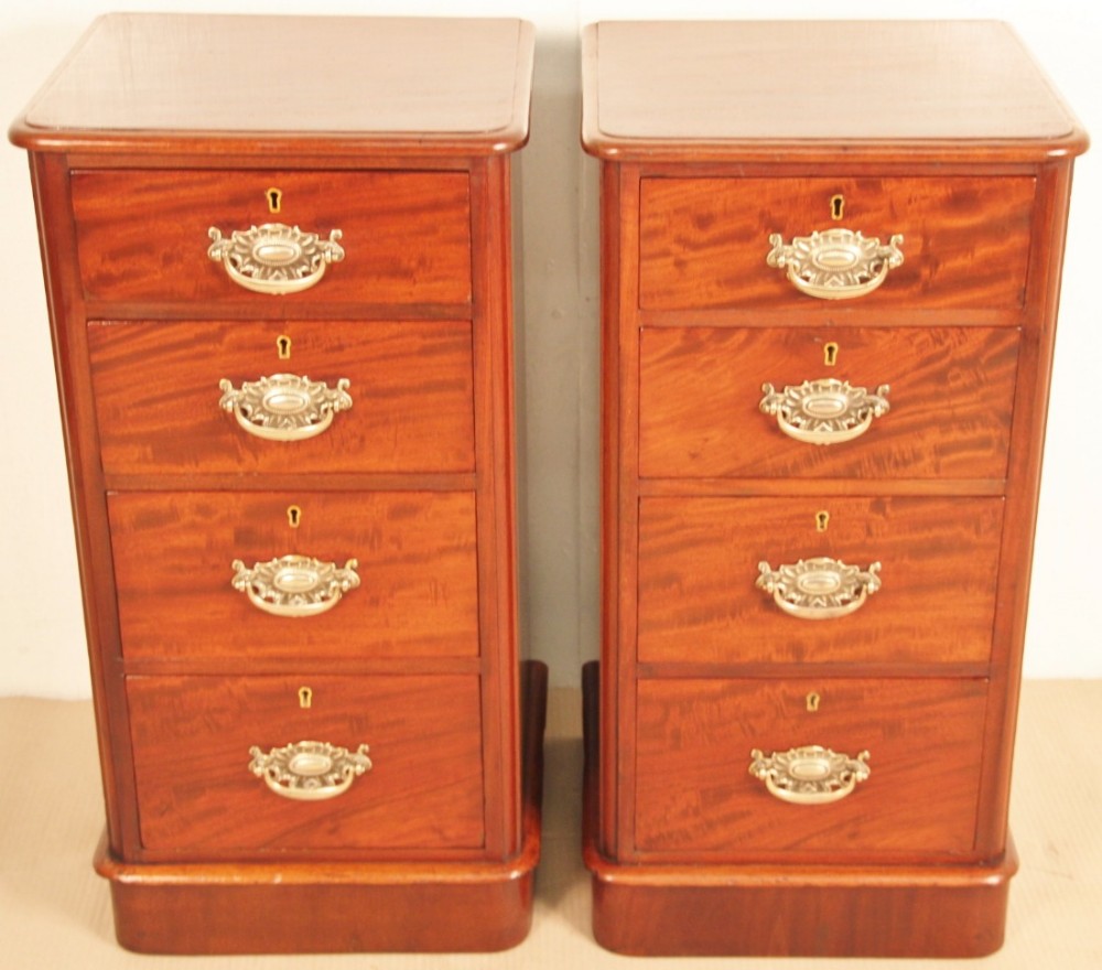 Good Quality Pair of Victorian Bedside Chests