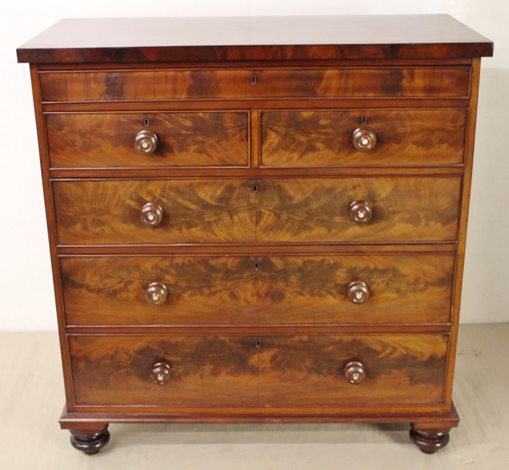 Victorian Mahogany Chest of Drawers