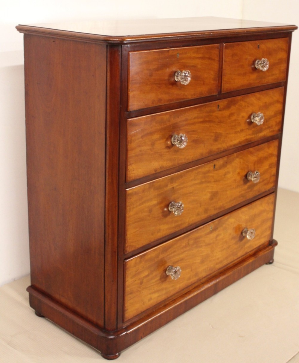 Victorian Mahogany Chest of Drawers