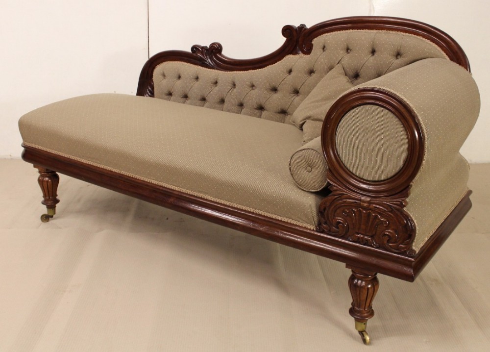 Early Victorian Walnut Chaise Longue