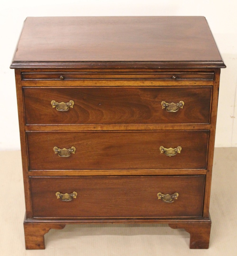 Mahogany Bachelors Chest of Drawers