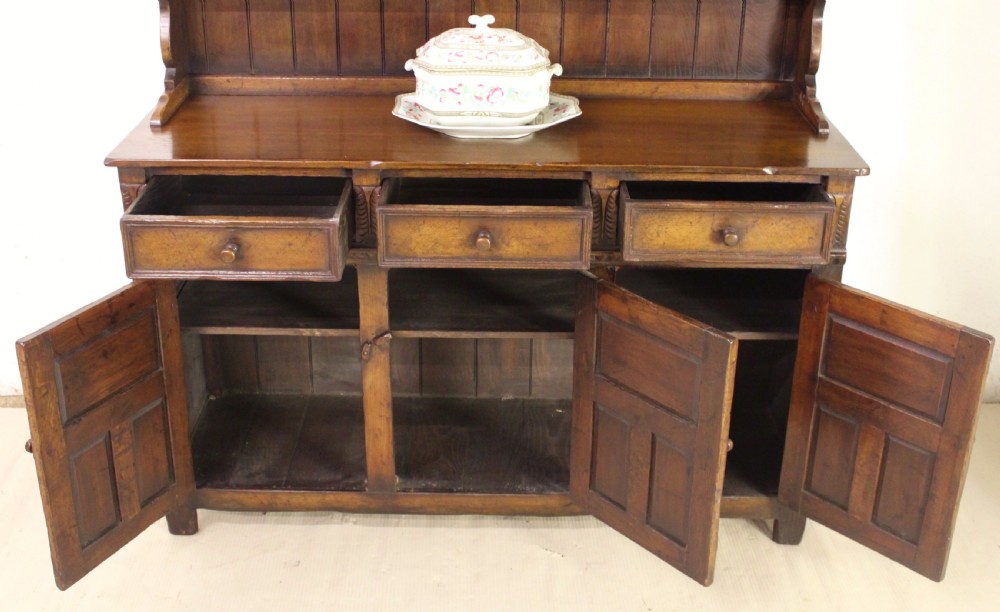 Ipswich Oak Dresser View IV