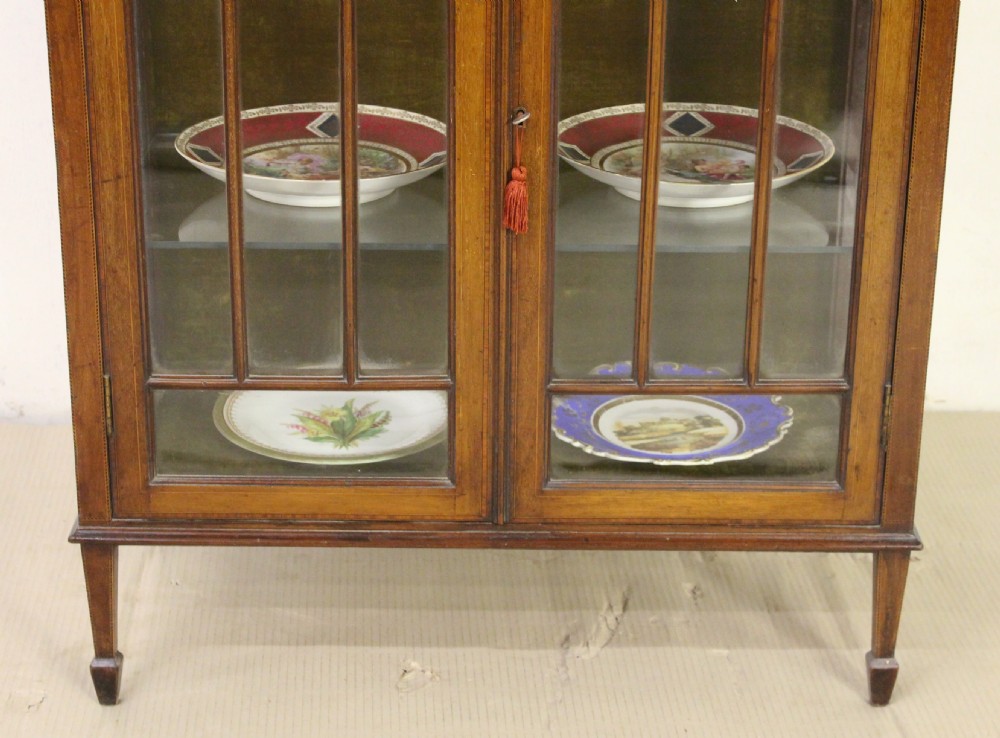 Edwardian Inlaid Mahogany Bijouterie Table and Cabinet View VII
