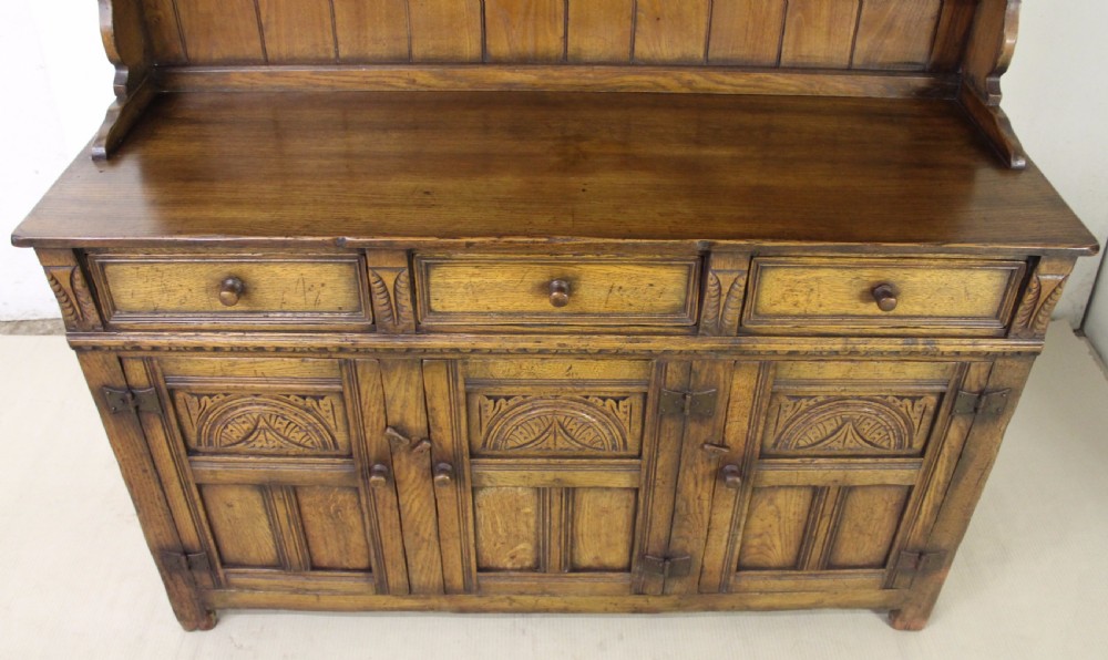 Ipswich Oak Dresser View II