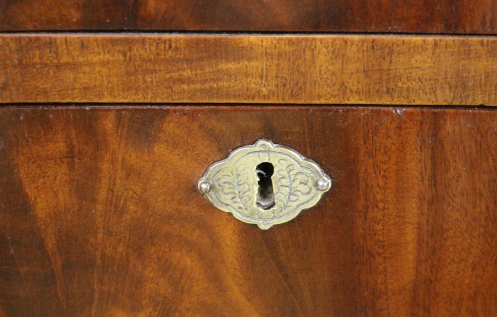 Mahogany Serpentine Chest of Drawers View XI