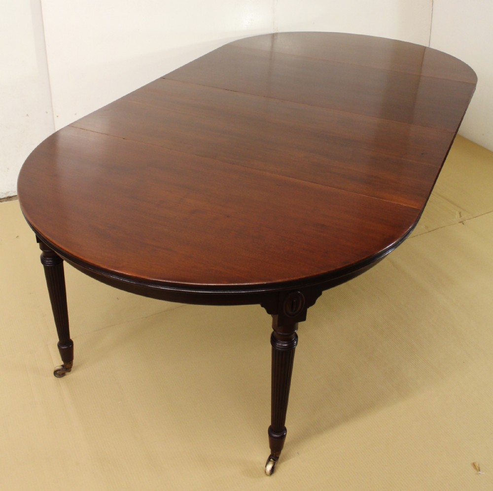 Mahogany Extending Dining Table on Reeded Legs