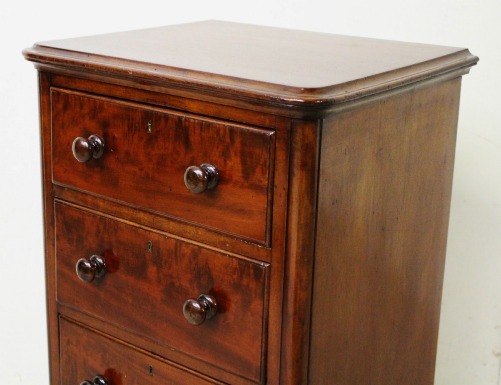 Pair of Victorian Mahogany Bedside Chests View XIV