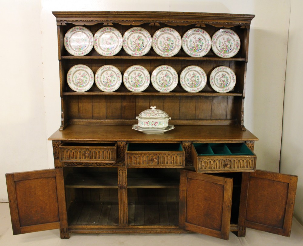 Ipswich Oak Dresser View III