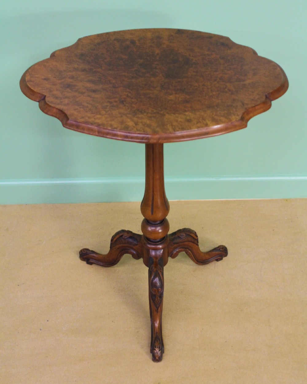 Victorian Burr Walnut Tripod Table