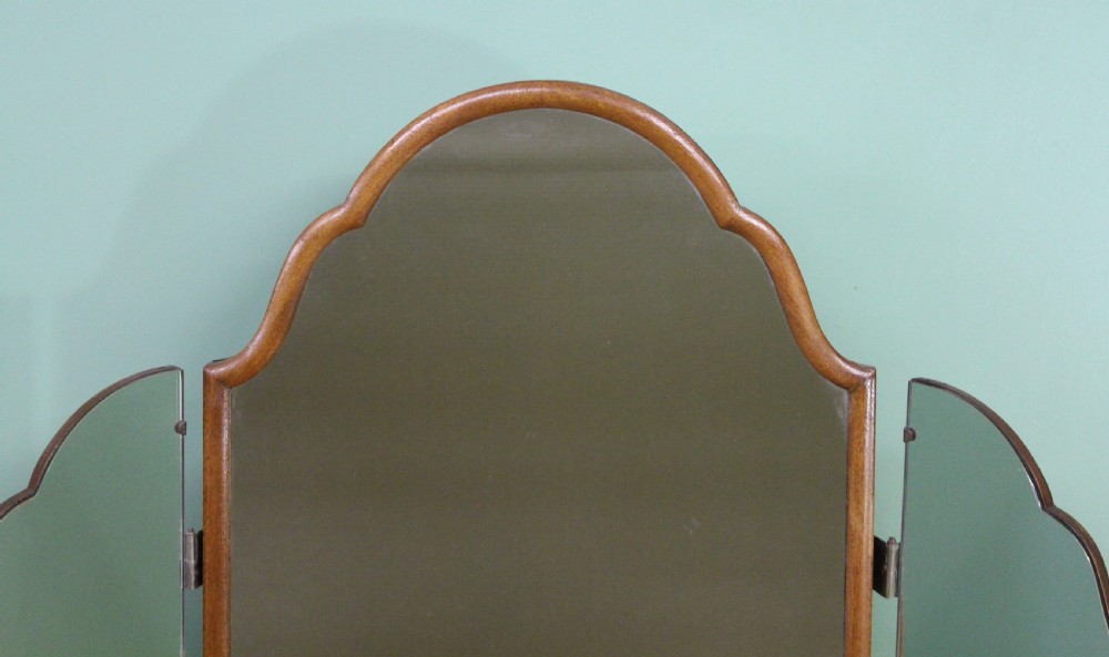 Burr Walnut Kidney Shaped Dressing Table View XI