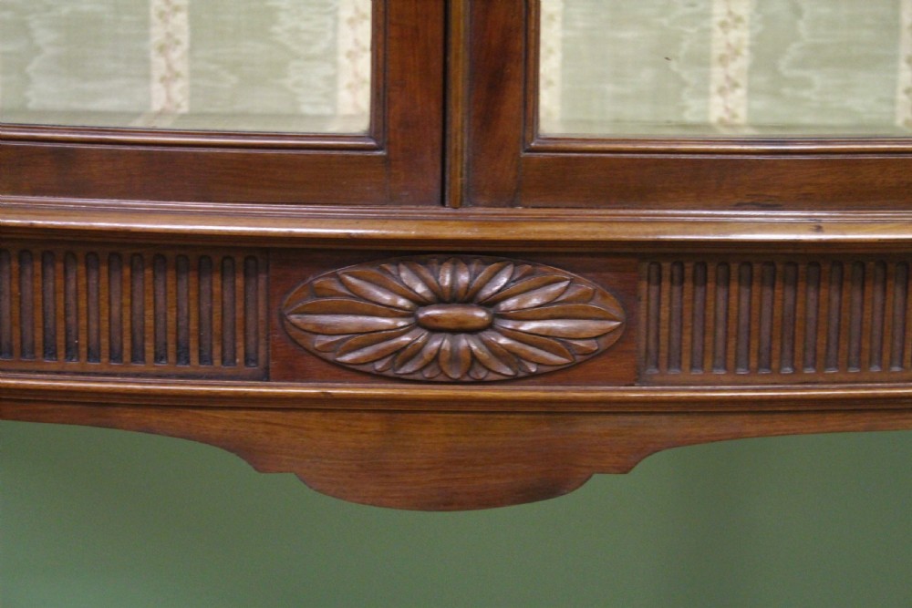 Serpentine Mahogany Display Cabinet by Maple and Co View VIII