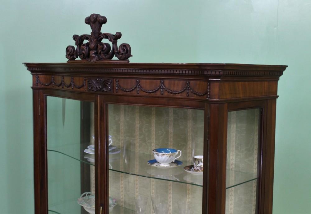 Serpentine Mahogany Display Cabinet by Maple and Co View XIII