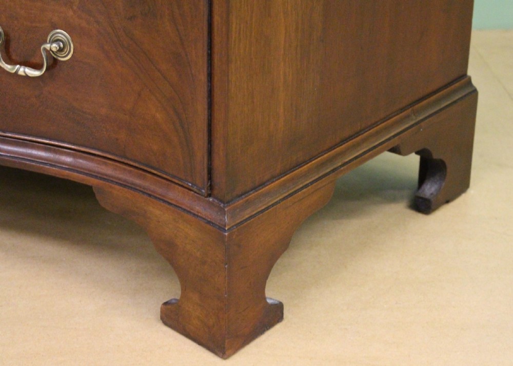 Serpentine Mahogany Chest of Drawers View XI