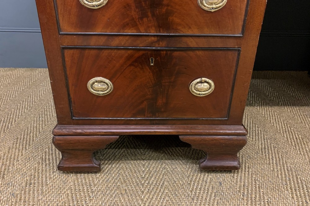 Flame Mahogany Pedestal Desk by Maple and Co View VIII