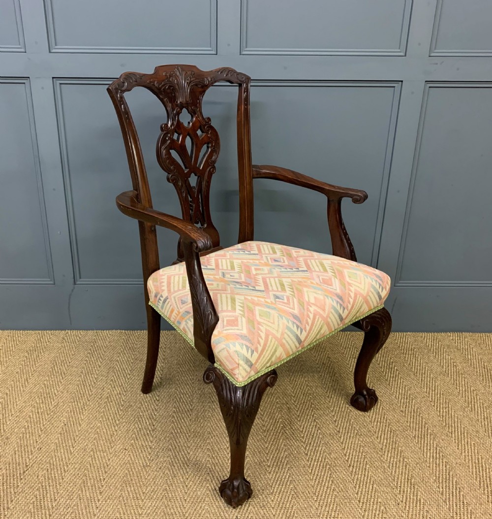 Set of 8 Chippendale Style Mahogany Dining Chairs View XV