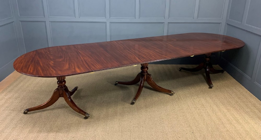 Late 19th Century Figured Mahogany Triple Pillar Dining Table View III