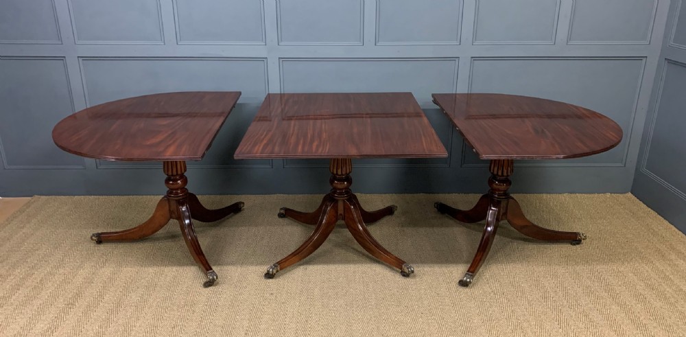 Late 19th Century Figured Mahogany Triple Pillar Dining Table View VI