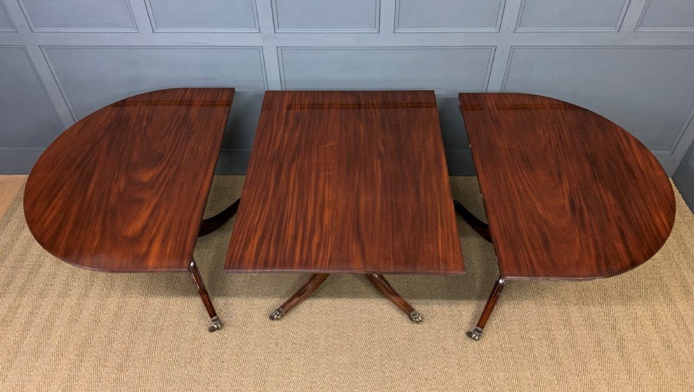 Late 19th Century Figured Mahogany Triple Pillar Dining Table View VII