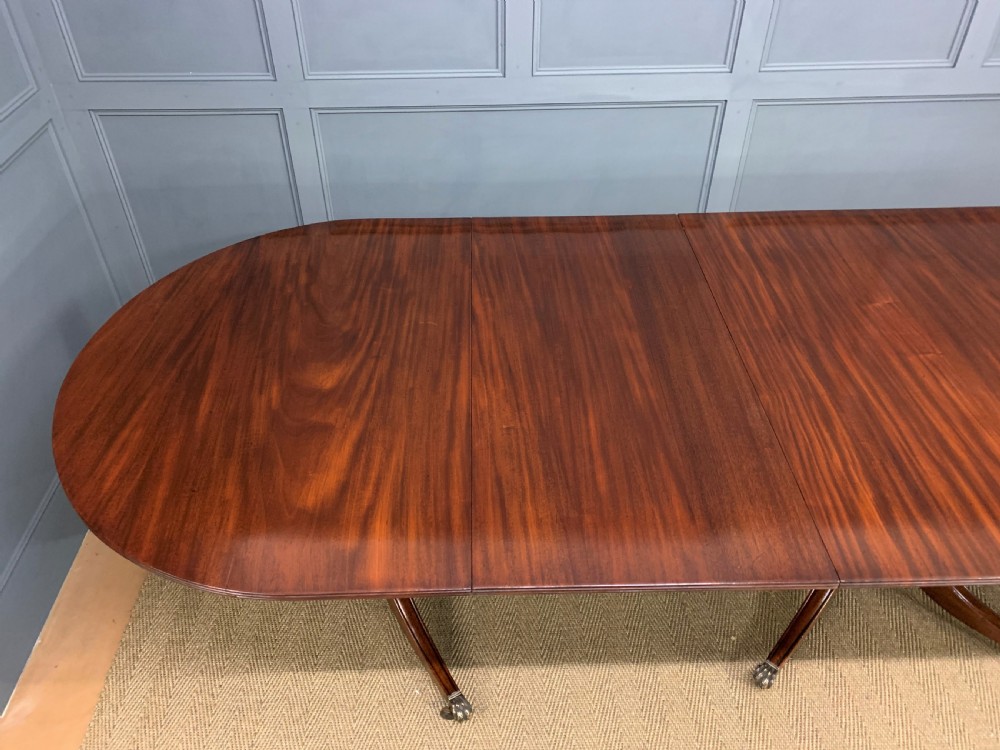 Late 19th Century Figured Mahogany Triple Pillar Dining Table View XIV