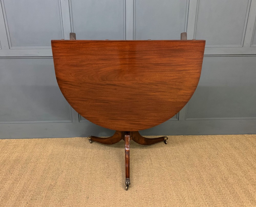 Late 19th Century Figured Mahogany Triple Pillar Dining Table View XXIV