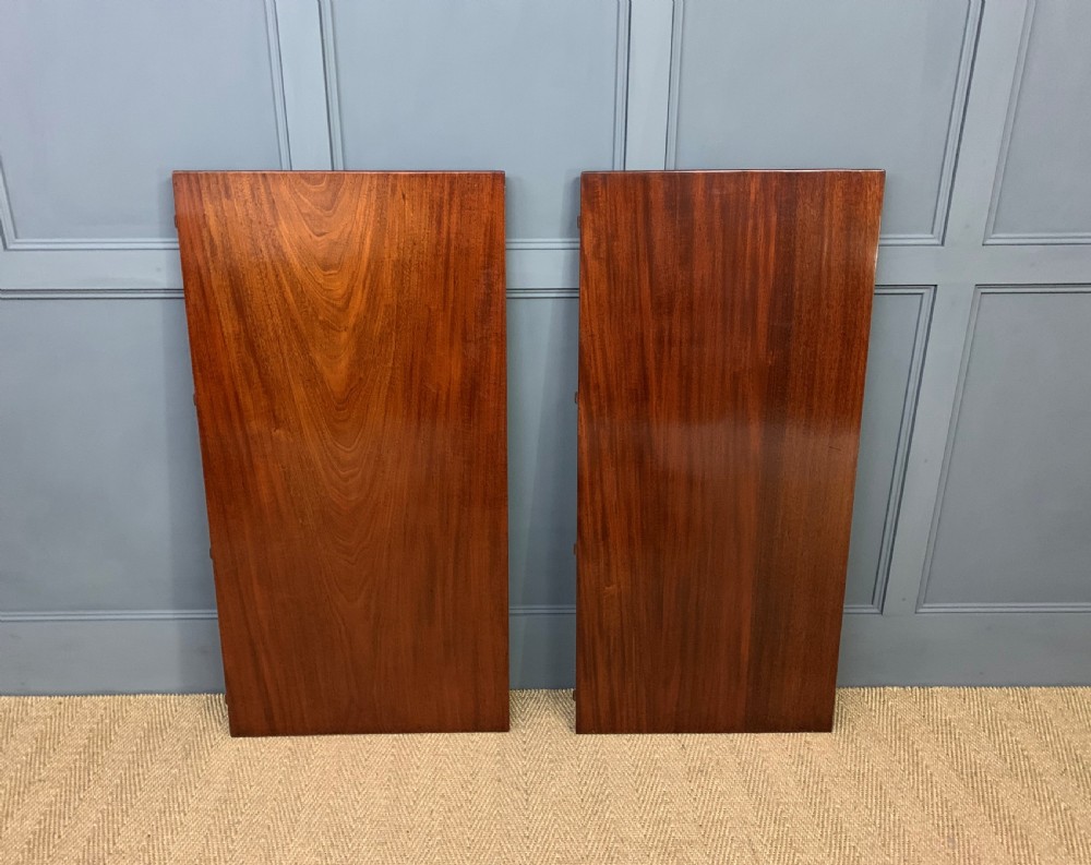 Late 19th Century Figured Mahogany Triple Pillar Dining Table View XXVI