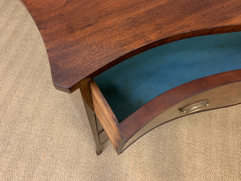 Georgian Flame Mahogany Serpentine Chest of Drawers View XIV