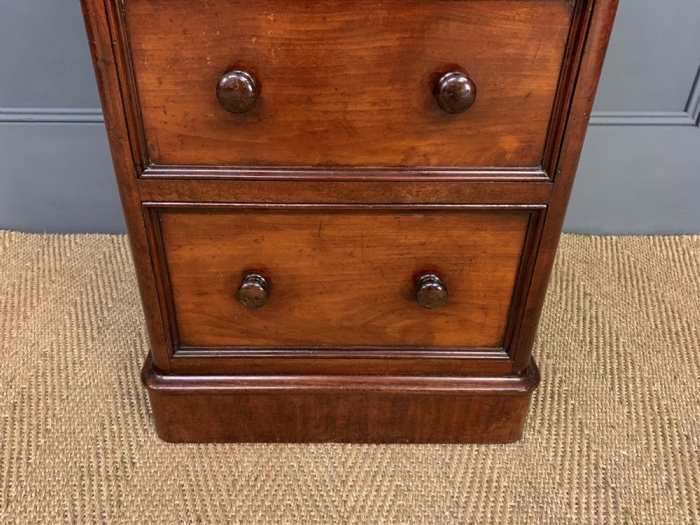 Pair of Victorian Mahogany Bedside Chests View XIII