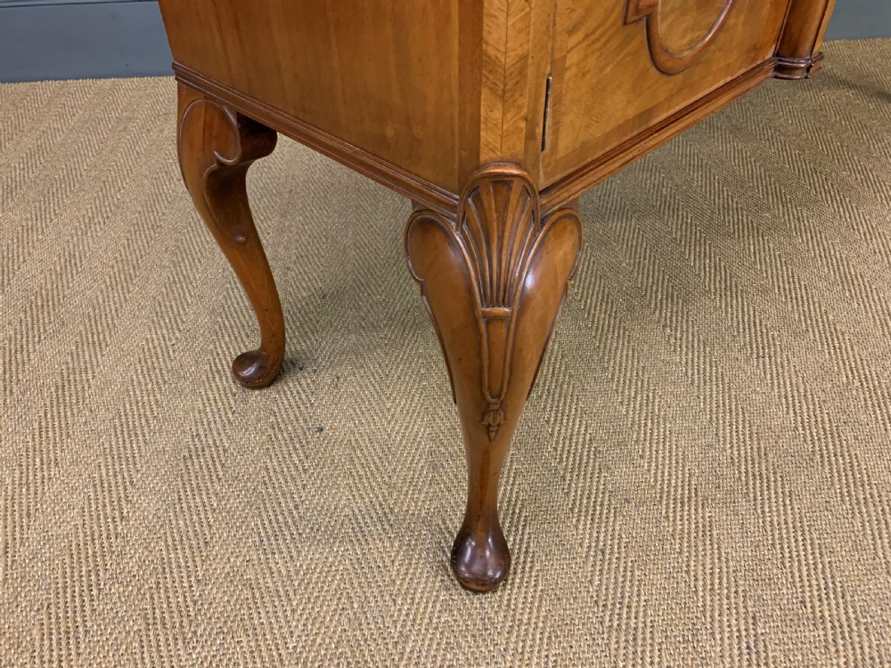 Burr Walnut Sideboard by Waring and Gillow View XIV