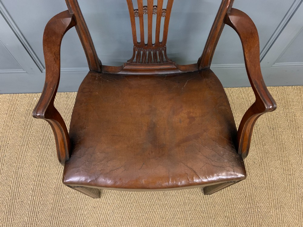 Set of 8 Hepplewhite Design Dining Chairs View V