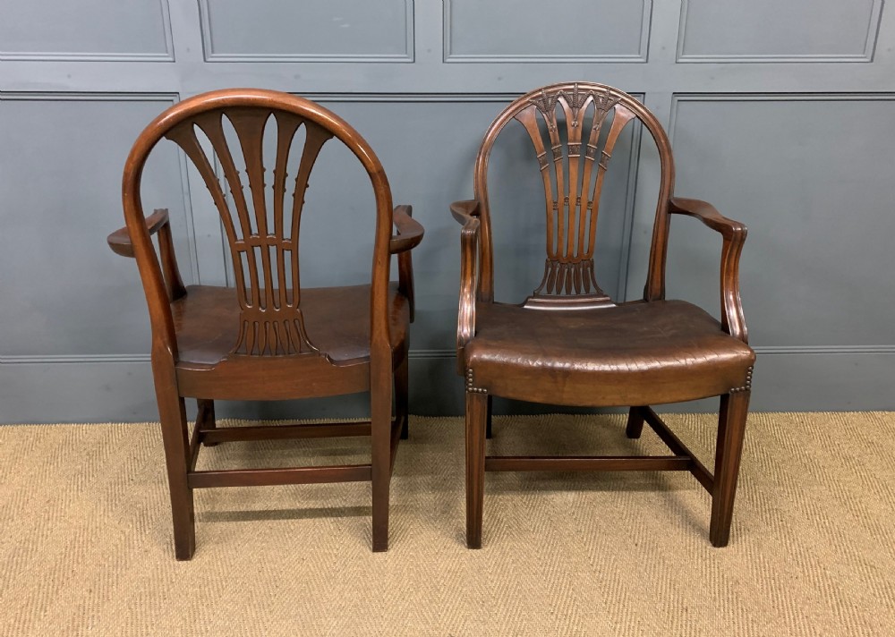 Set of 8 Hepplewhite Design Dining Chairs View XIII