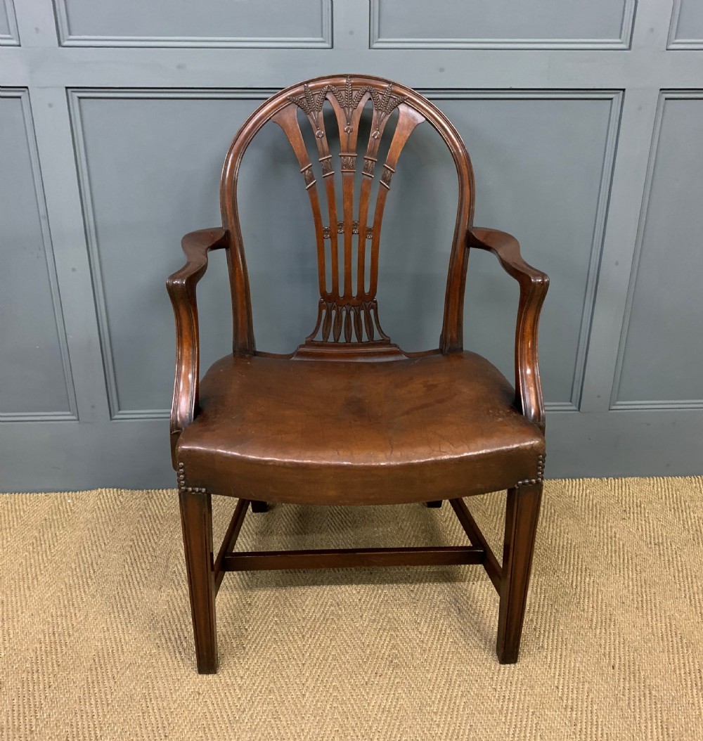 Set of 8 Hepplewhite Design Dining Chairs View XIV