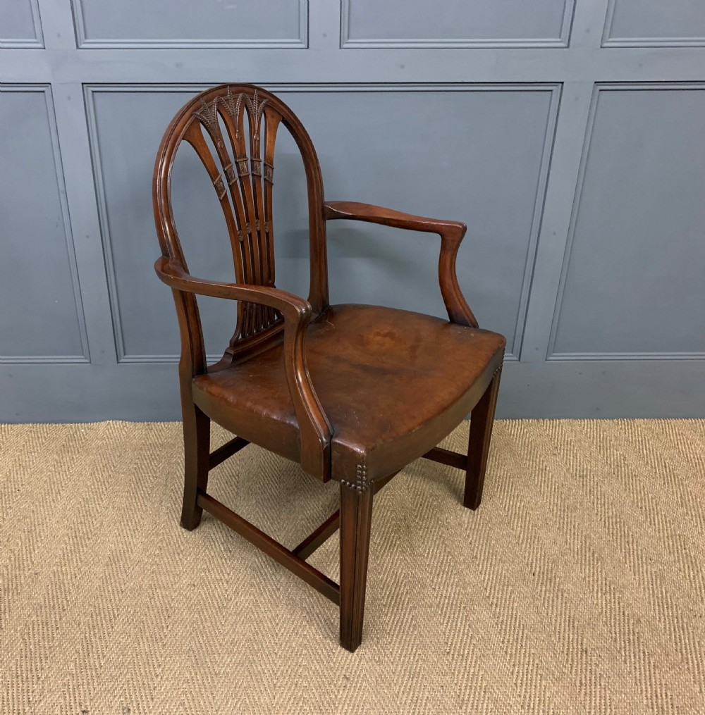 Set of 8 Hepplewhite Design Dining Chairs View XV