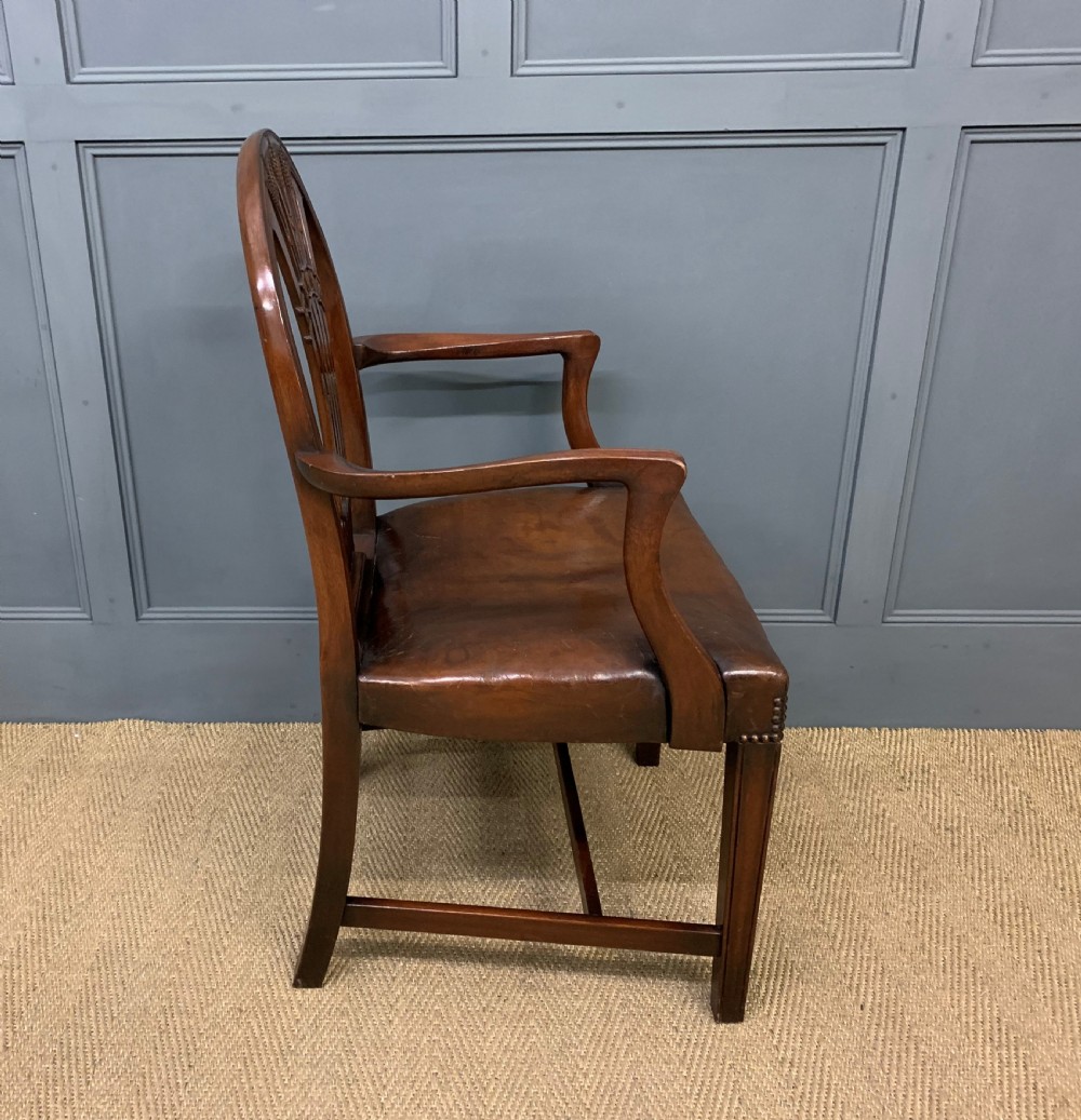Set of 8 Hepplewhite Design Dining Chairs View XVII