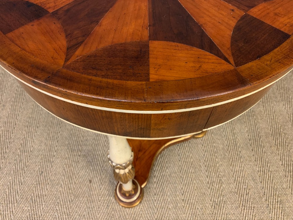 Segmented Top Centre Table View V