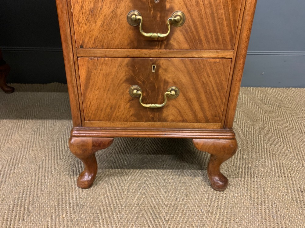 Flame Mahogany Pedestal Desk View VIII