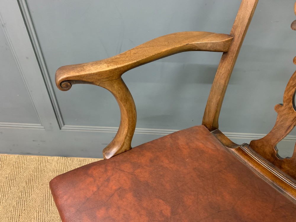 Set of 8 Mahogany Chippendale Style Dining Chairs View XV