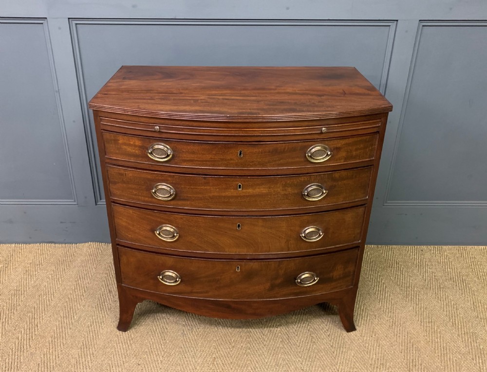 Georgian Mahogany Bow Fronted Bachelors Chest of Drawers