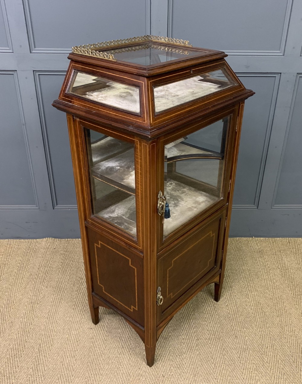 Inlaid Mahogany Bijouterie Cabinet