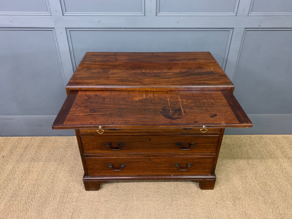 George III Mahogany Bachelors Chest of Drawers View VII