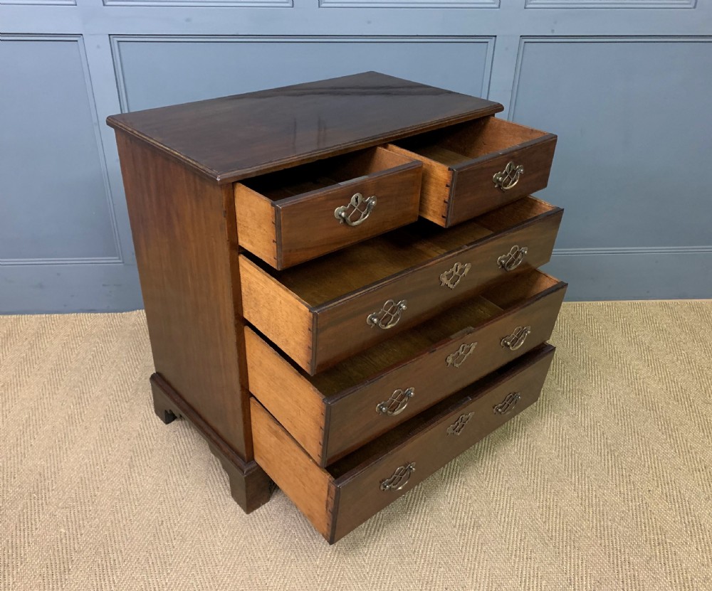 Georgian Mahogany Bachelors Chest View X