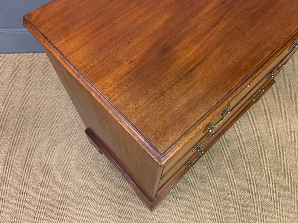 Georgian Mahogany Chest of Drawers View IX