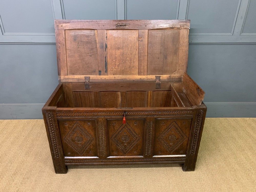 17th Century Oak Coffer View XVI