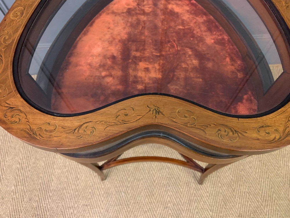 Inlaid Mahogany Heart Shaped Bijouterie Table View XVI
