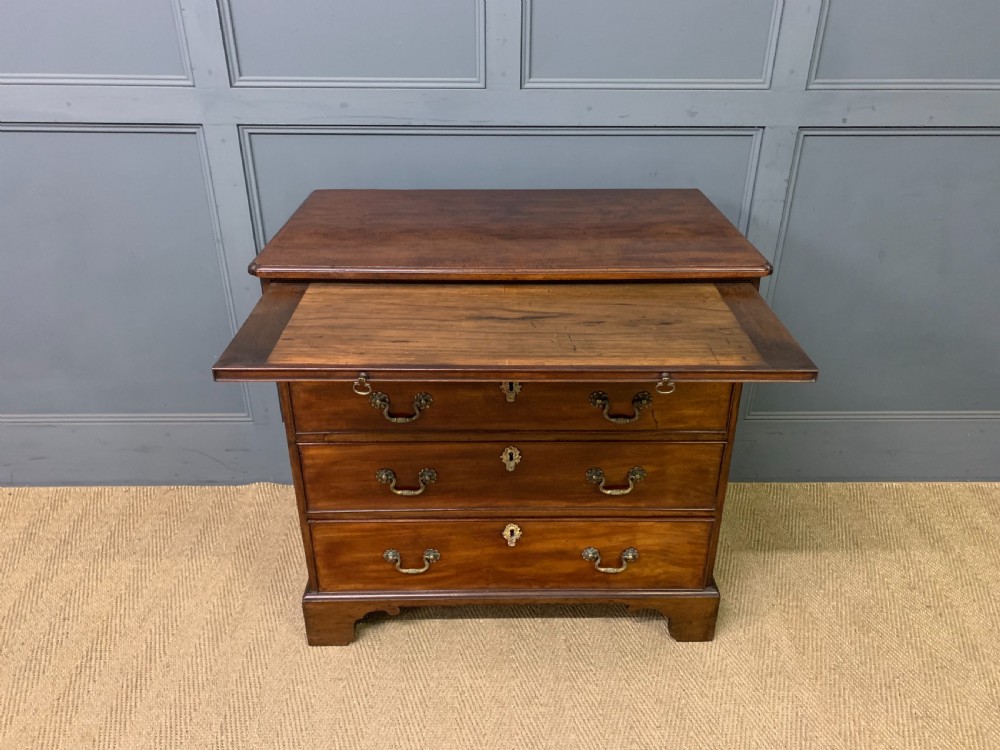 George III Mahogany Bachelors Chest of Drawers View XIII