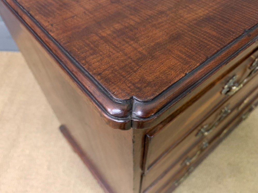 George III Mahogany Bachelors Chest of Drawers View XVII