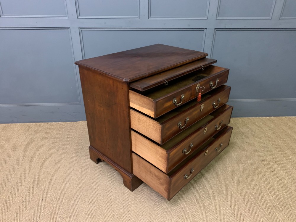 George III Mahogany Bachelors Chest of Drawers View XIX