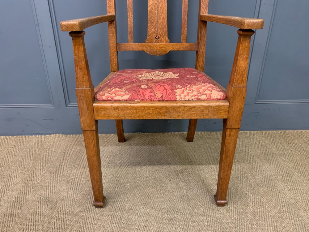 Set of 8 Arts and Crafts Dining Chairs View V