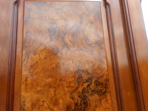 ANTIQUE VICTORIAN WALNUT 3 DOOR WARDROBE - ADDITIONAL PHOTO 2