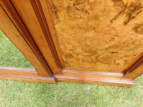 ANTIQUE VICTORIAN WALNUT 3 DOOR WARDROBE - ADDITIONAL PHOTO 3